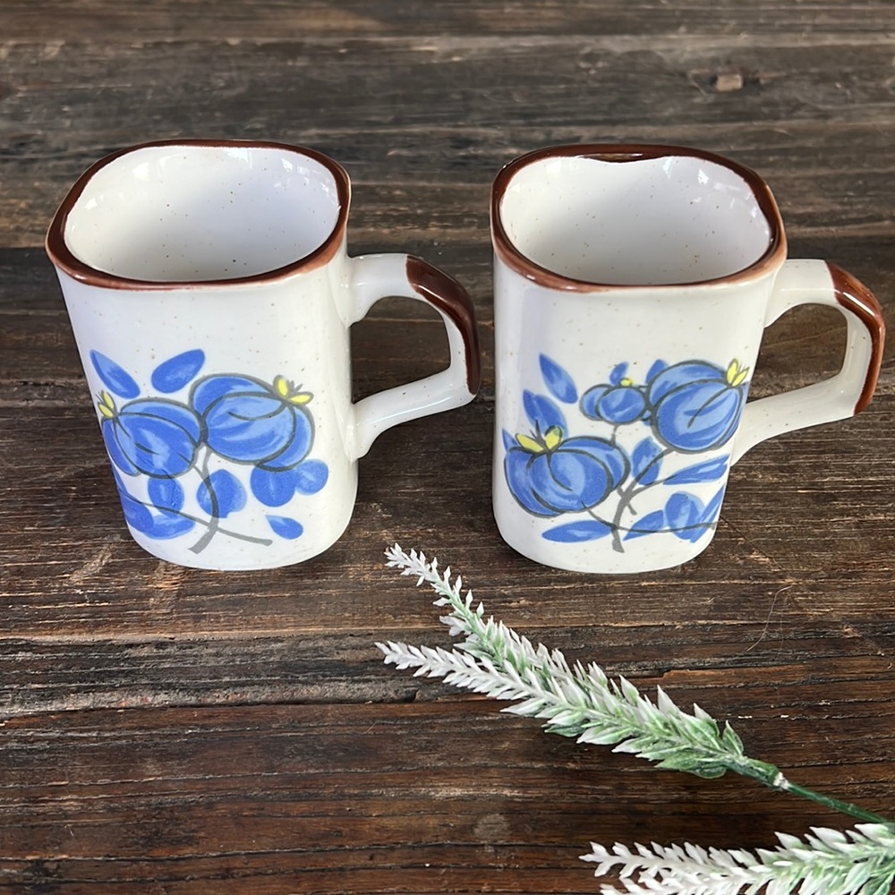 🌟HOST PICK🌟 VINTAGE pair of square stoneware mugs